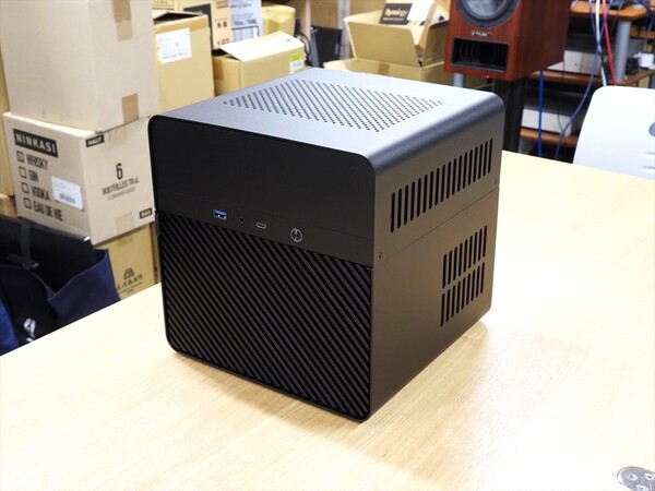 ASCII.jp：オリオスペックオリジナル！ Xeon搭載の小型ベアボーン