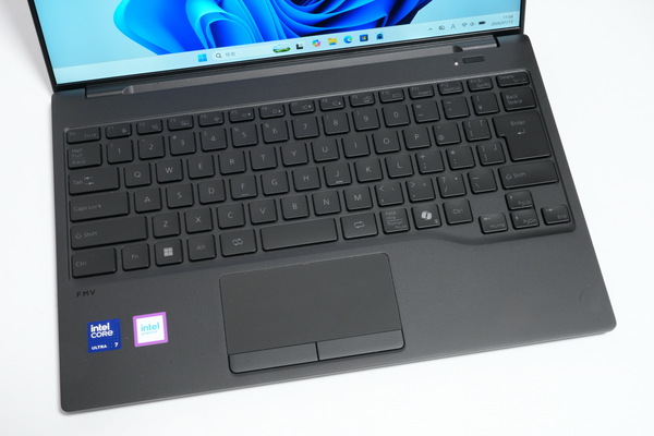 ASCII.jp：世界最軽量634gの14型モバイルノートPCはディスプレーも
