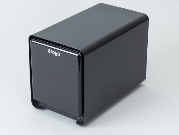 ASCII.jp：複数HDDに分散したデータを「Drobo 5C」にまとめて快適に (2/4)
