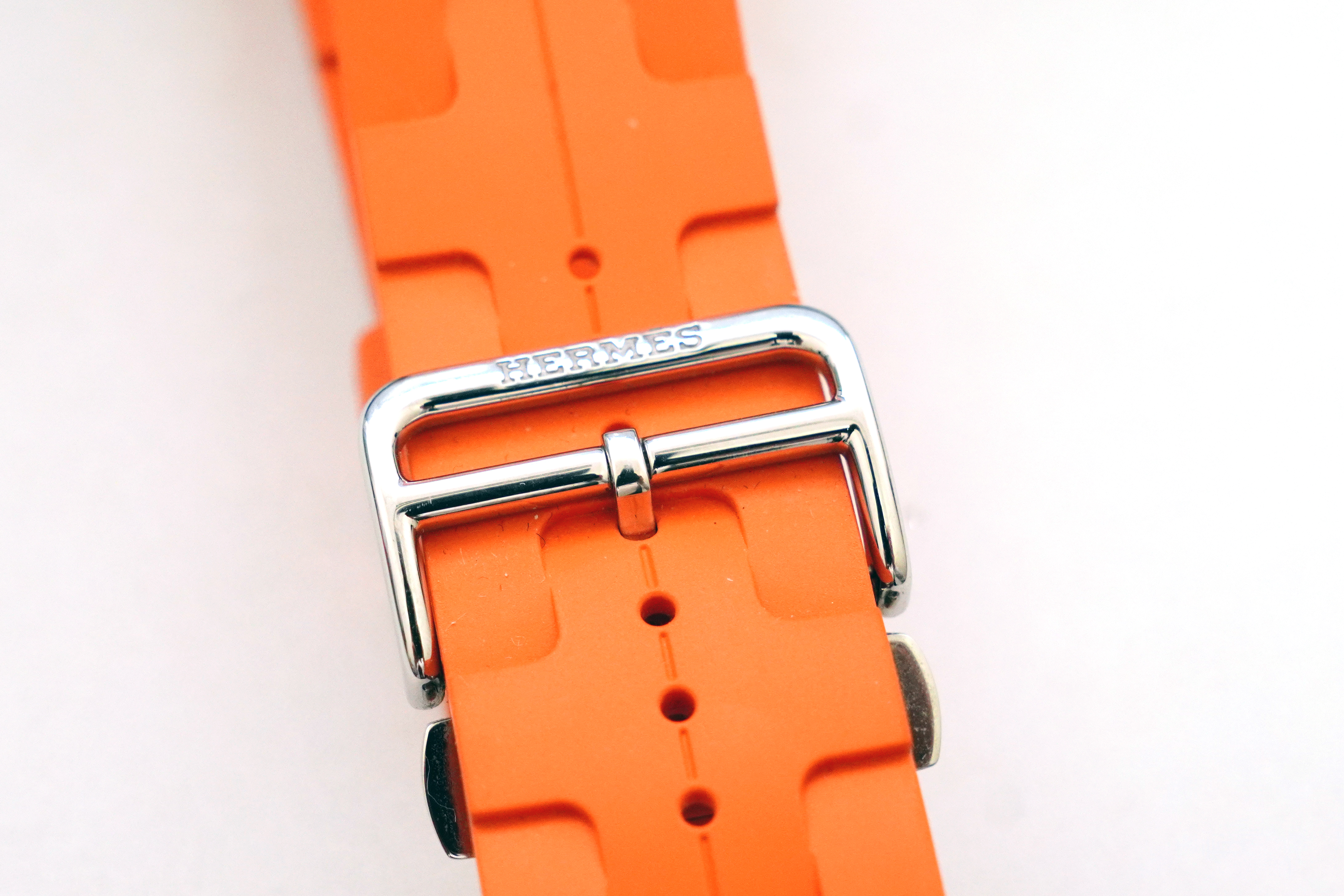 高級感と使い勝手を両立！ エルメスのApple Watch用ラバーバンド