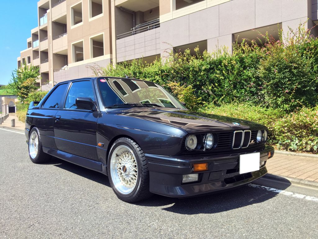 日本に10台のみ輸入された希少車、BMW M3(E30) AC SCHNITZERに魅せ