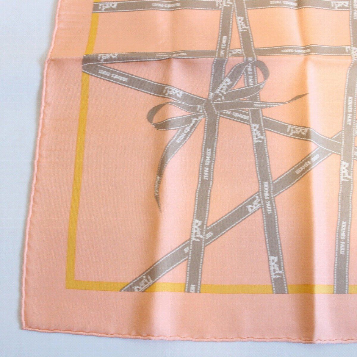 HERMES エルメス カレ 45 スカーフ ガヴロッシュ ボルデュックリボン