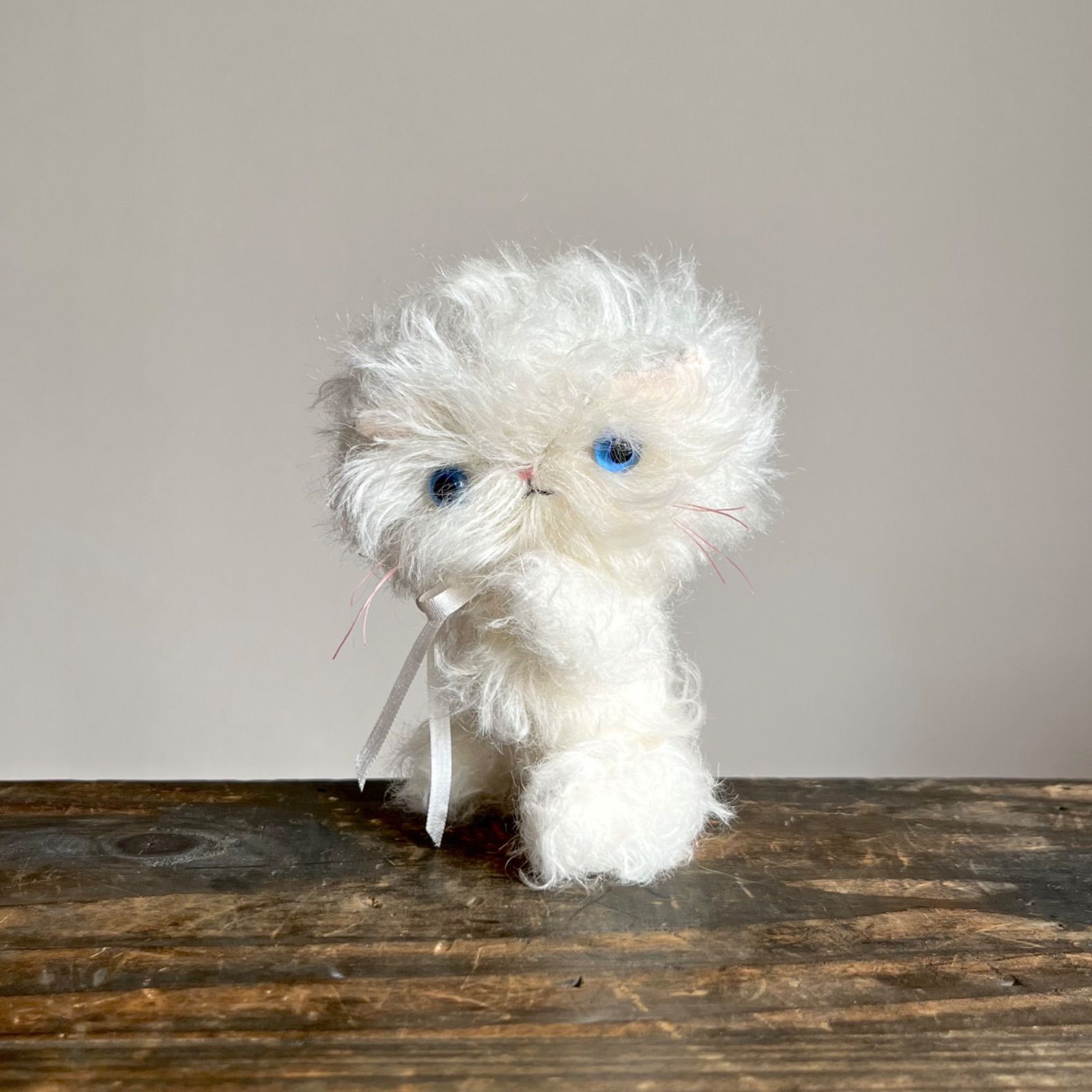 おねだり上手な子 ｝ ねこ ぬいぐるみ 作家 テディベア ハンドメイド