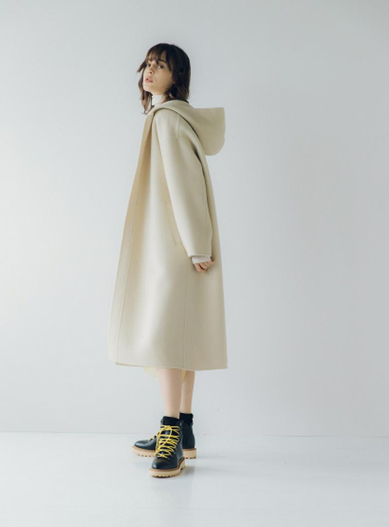 STUNNING LURE(スタニングルアー)の「ライトフーディーリバーコート