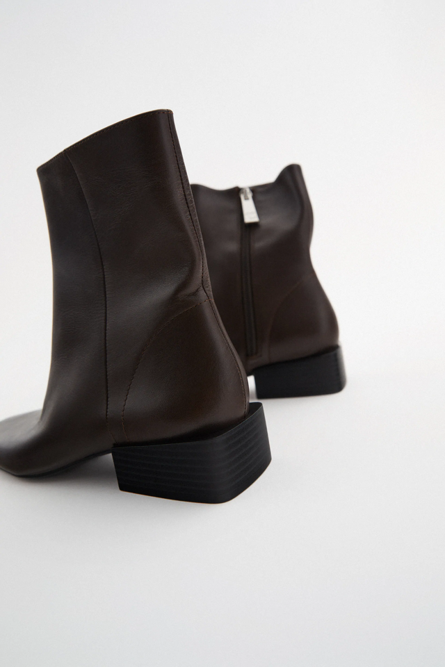 ZARA(ザラ)の「スクエアトゥ仕様レザーフラットアンクルブーツ」 - PARTE