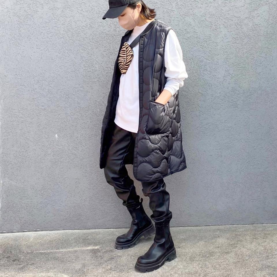 _azm27aug / UNIQLO(ユニクロ)の「ウルトラライトダウンロングベスト