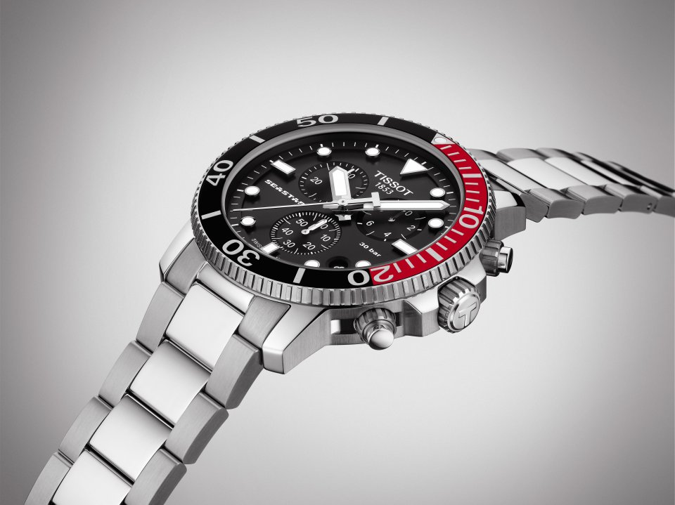 ティソ シースター 1000クォーツ クロノグラフ」に鮮やかなベゼル