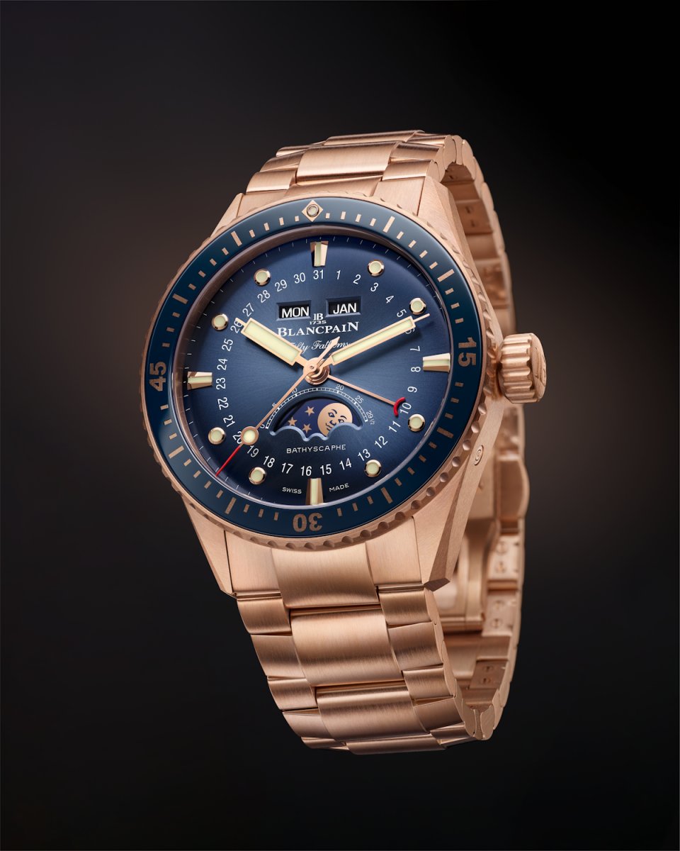 ブランパンが、「フィフティ ファゾムス バチスカーフ」にフル レッド