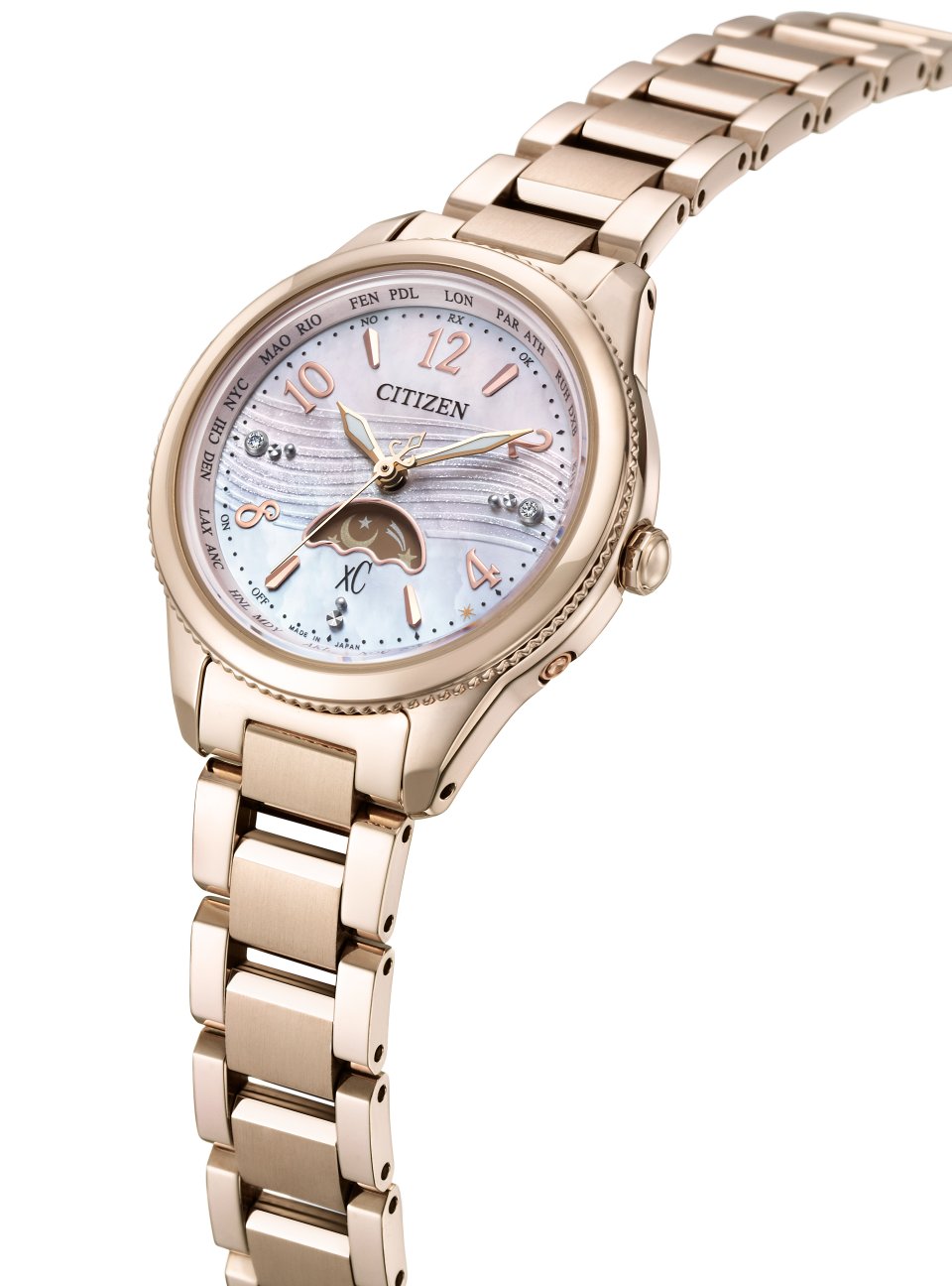 シチズン クロスシー』daichi collection から夕暮れの夏のビーチを