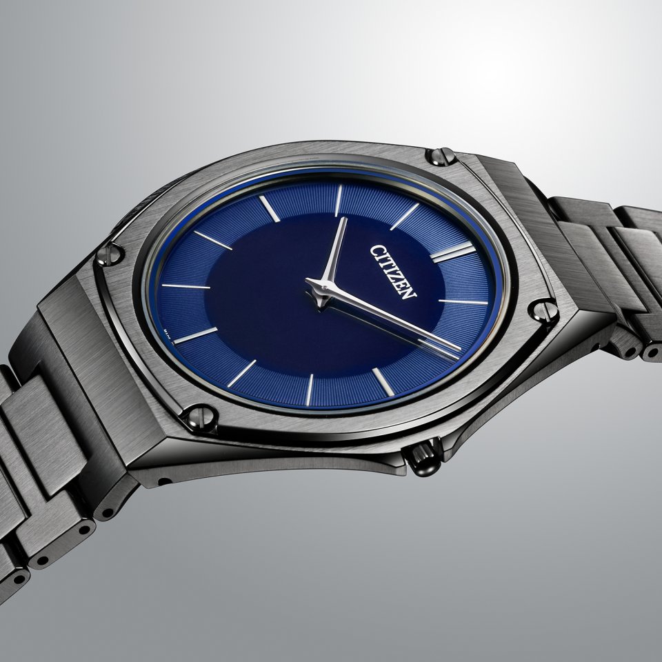シチズン エコ・ドライブ ワン』にプルシャン ブルーが映える限定