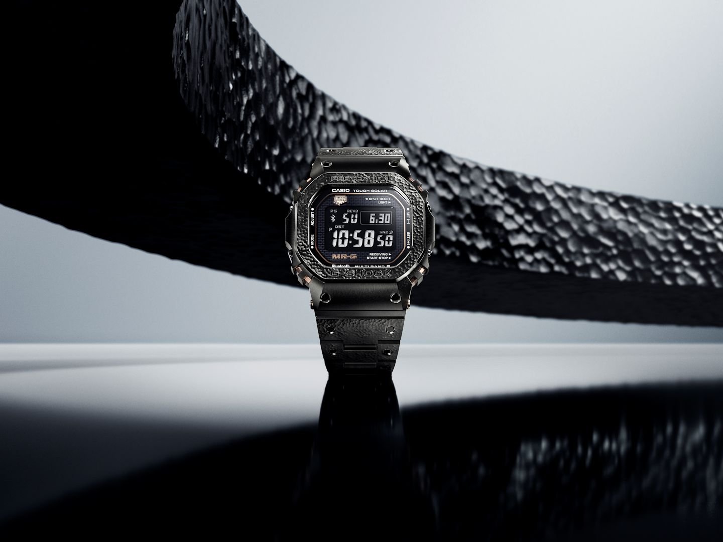 G-SHOCK”の最上位シリーズ“MR-G”新作～チタン合金ケースとバンドに日本