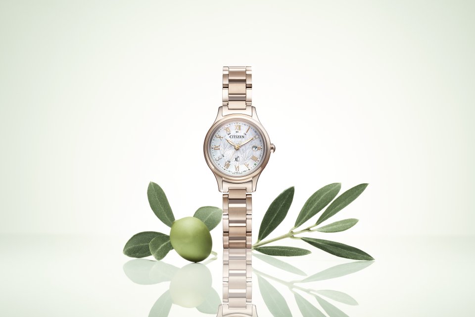 シチズンクロスシー』に「北川景⼦さんが初めてデザインを監修した限定