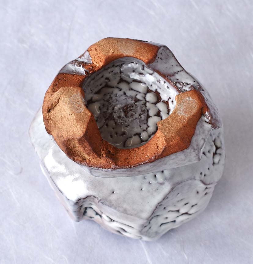 兼田昌尚『 「白釉窯変刳貫茶碗（割高台）」』 | 陶芸作品（作家特選