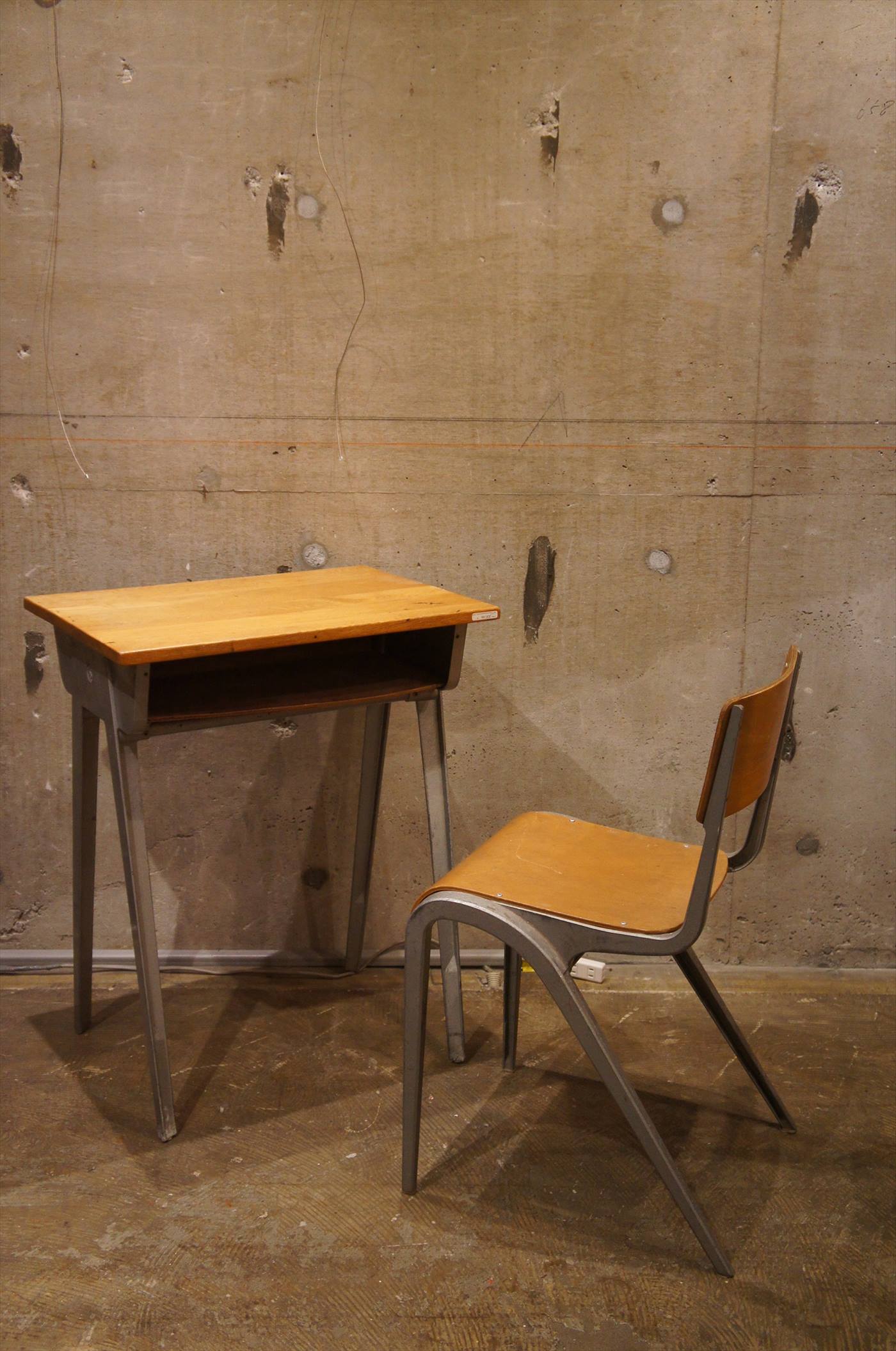 スクールデスク＆チェア By James Leonard for Esavian 1950`s