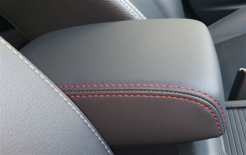SUBARU・WRX S4 GT－Sアームレスト（赤ステッチ）が安い