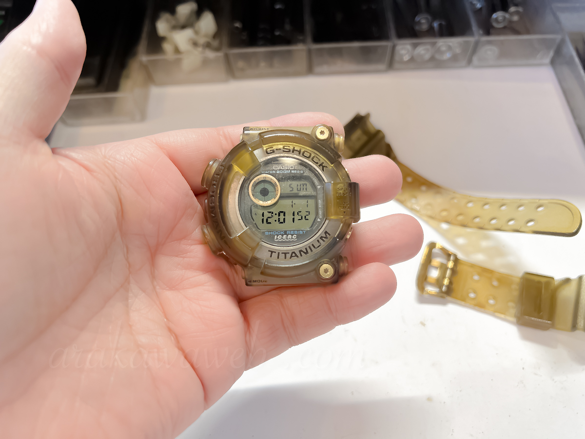 またまたCASIO G-SHOCKの電池交換。DW-8200K（1294）経年劣化アリ