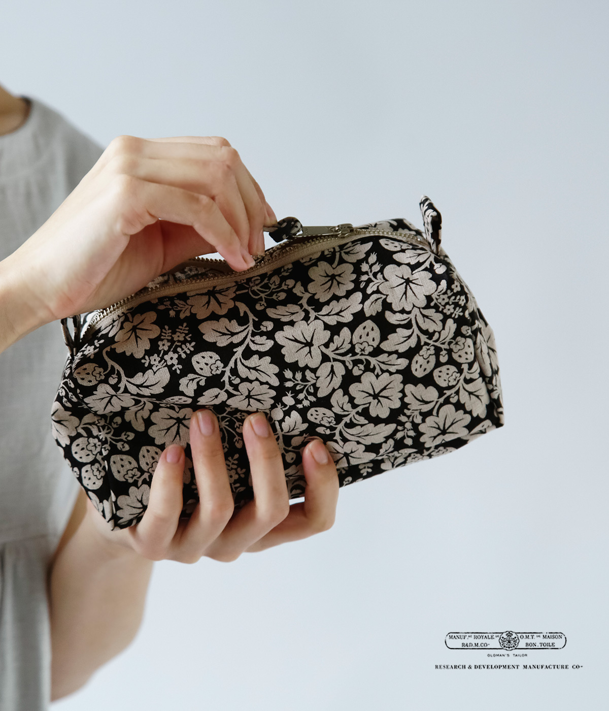 R & D.M.Co- オールドマンズテーラー ワイルドベリー ポーチ 6645