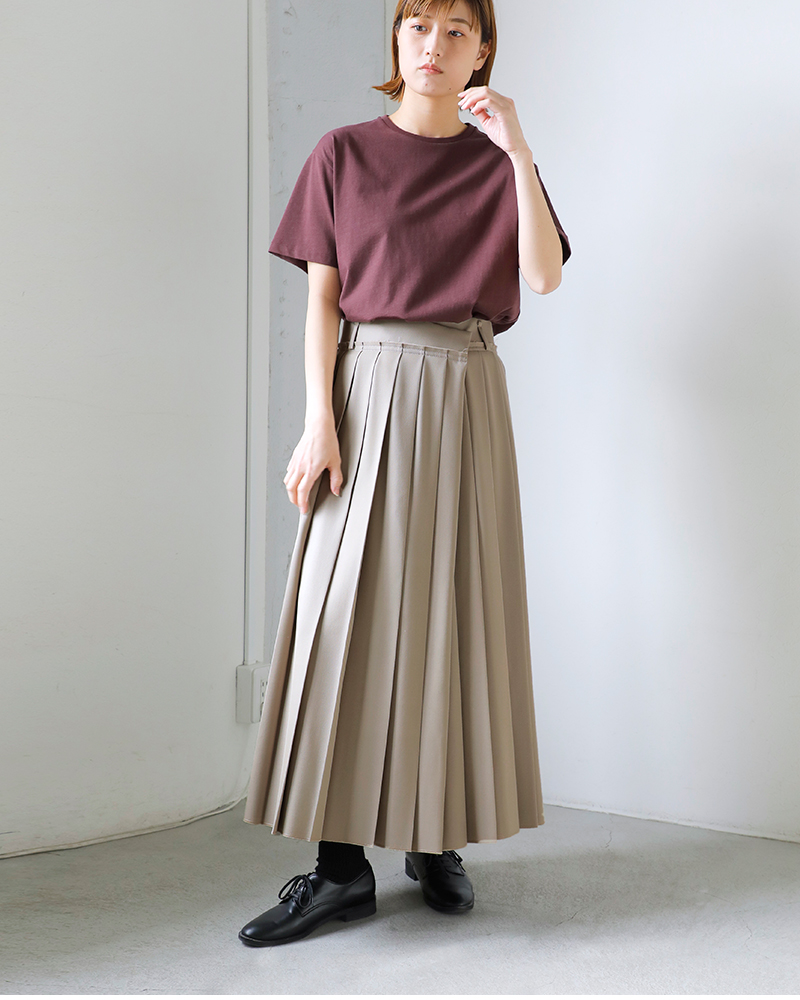 YLEVE イレーヴ ウール サージ プリーツ スカート “WOOL SURGE PLEATED