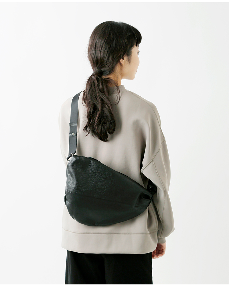 POMTATA ポンタタ カウレザー ボディバッグ “CANDY BODY BAG” candy