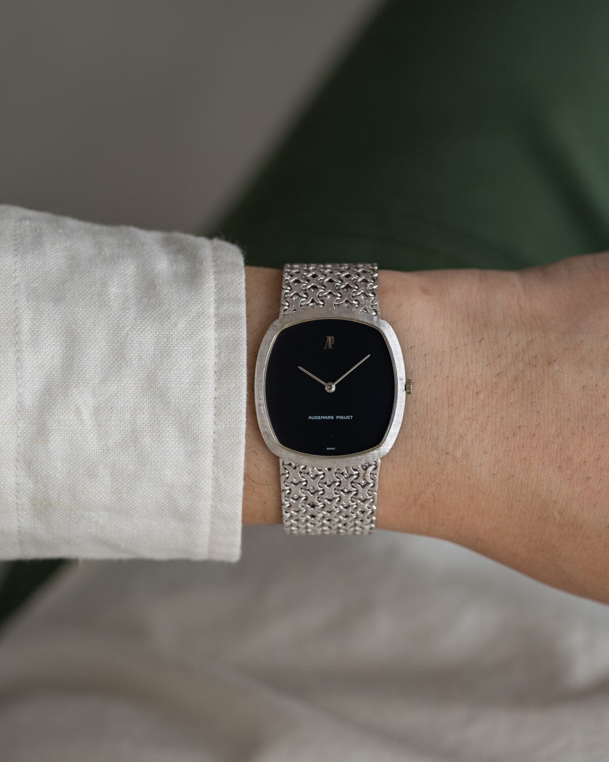 オーデマ ピゲ トノー WG ブラックダイアル ブレスレット一体型 1970