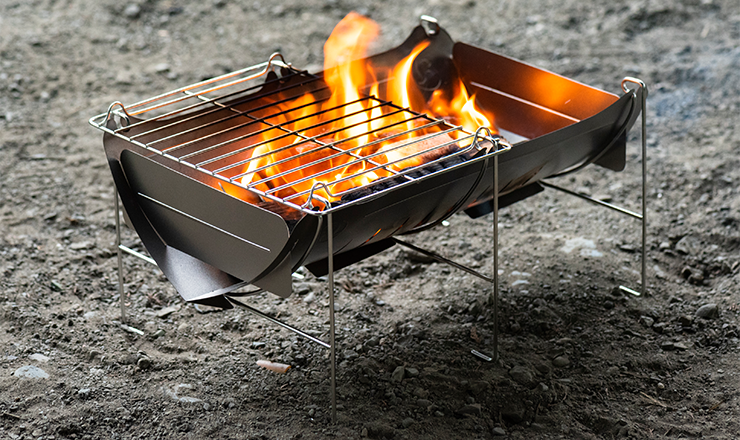軽量コンパクトなチタン製の焚き火台“belmontの焚き火台・TABI