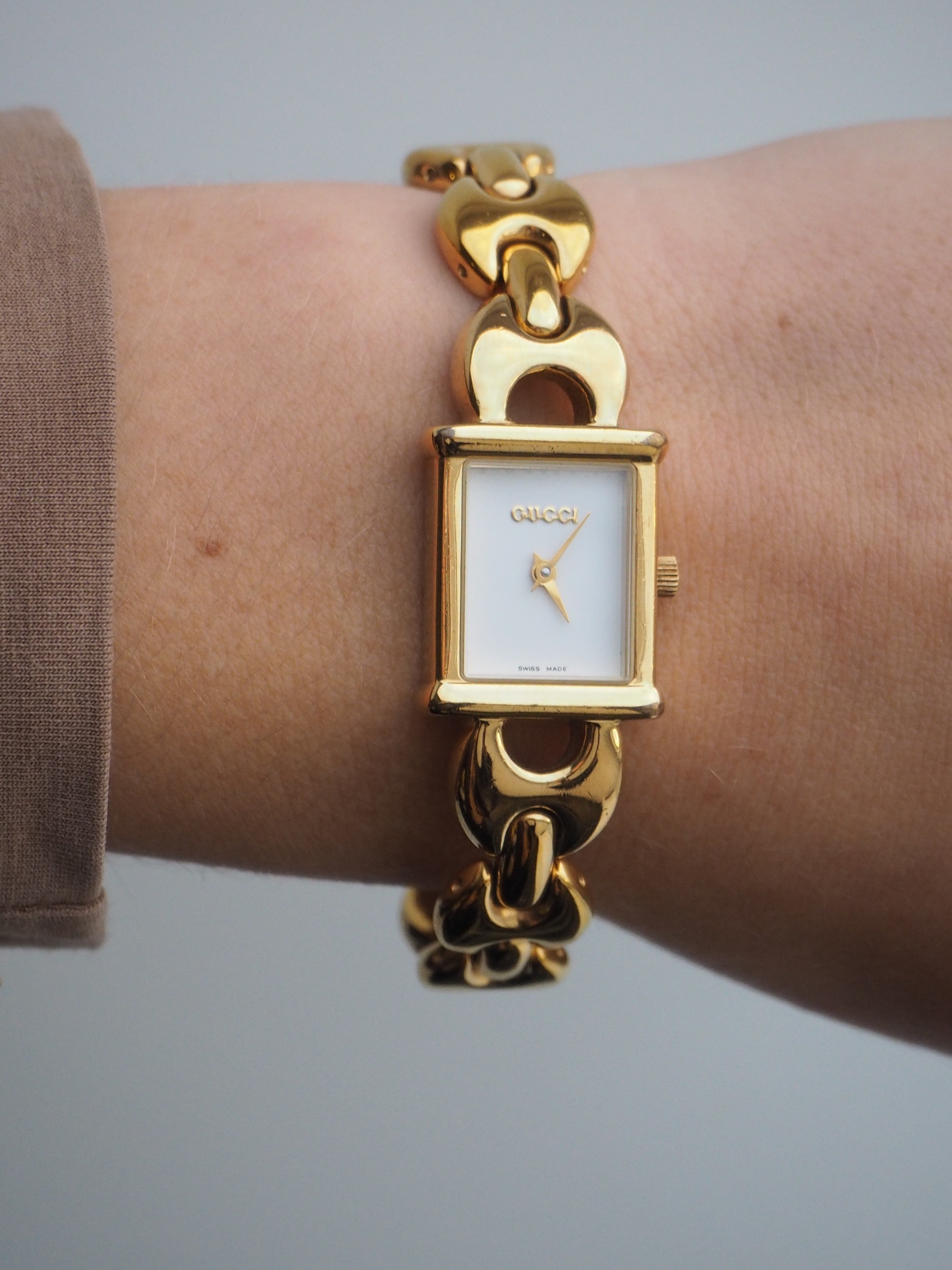 Gucci 1800L Watch Gold | Pre-Owned Luxury – Archives de Luxe