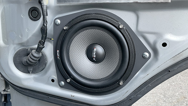 ハイエース200系 フロントスピーカー取り付け | あた岡狂太郎の生活