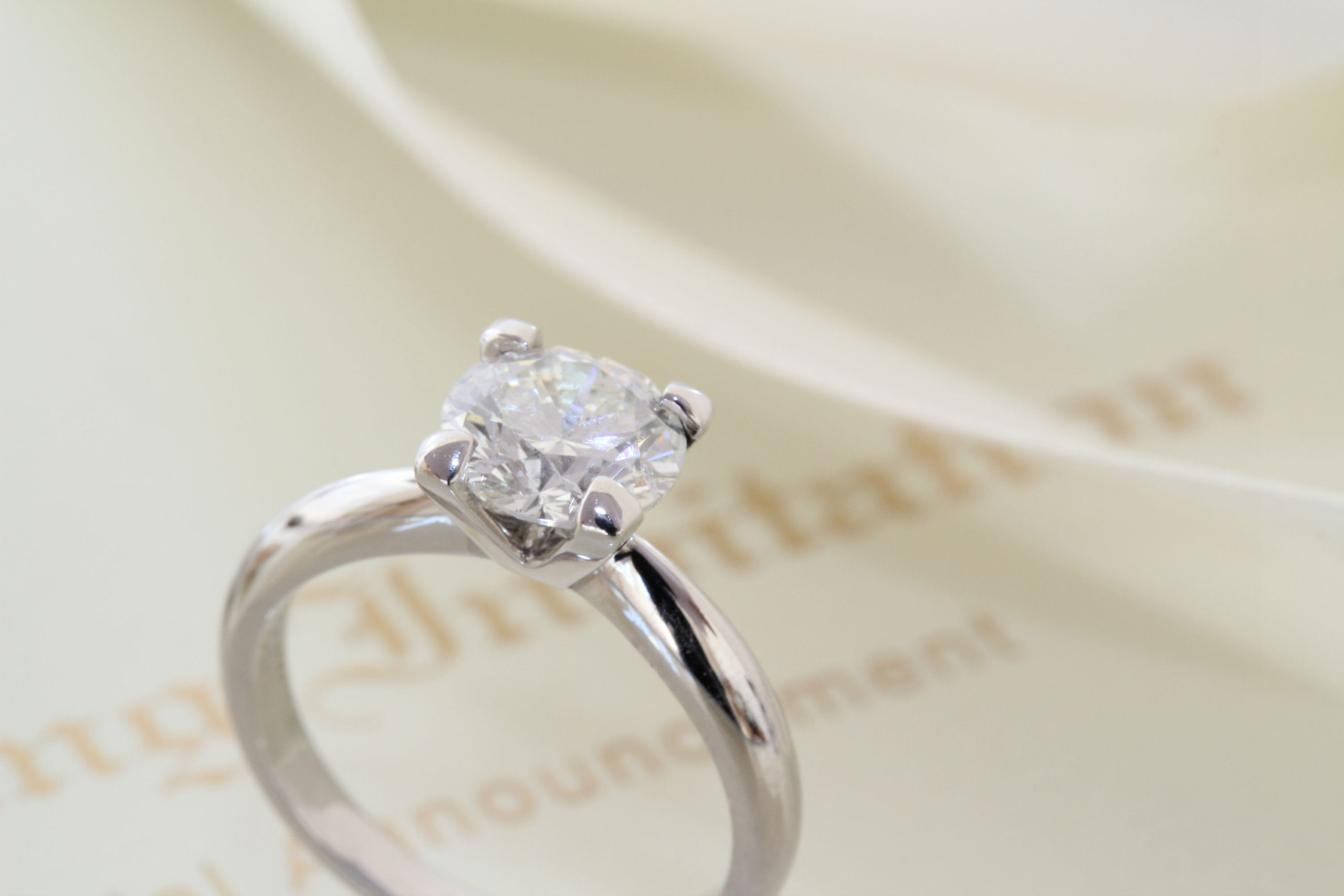 ギフト推奨最高級ダイヤ(人工石)18Kg ぎっしり4.5カラット 医療用金属