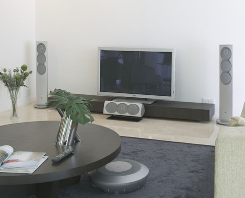 リン、1本6万円からのエントリースピーカーシリーズ