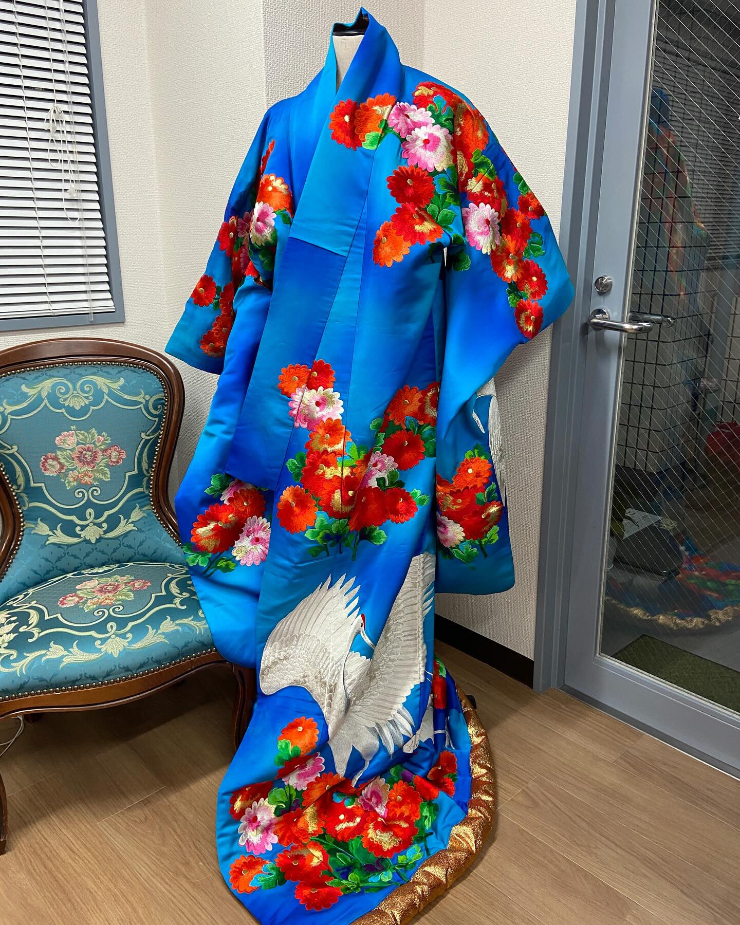 ブルーの華やかな打ち掛け仕入れたよー💓 | ブログ | 東京の着物