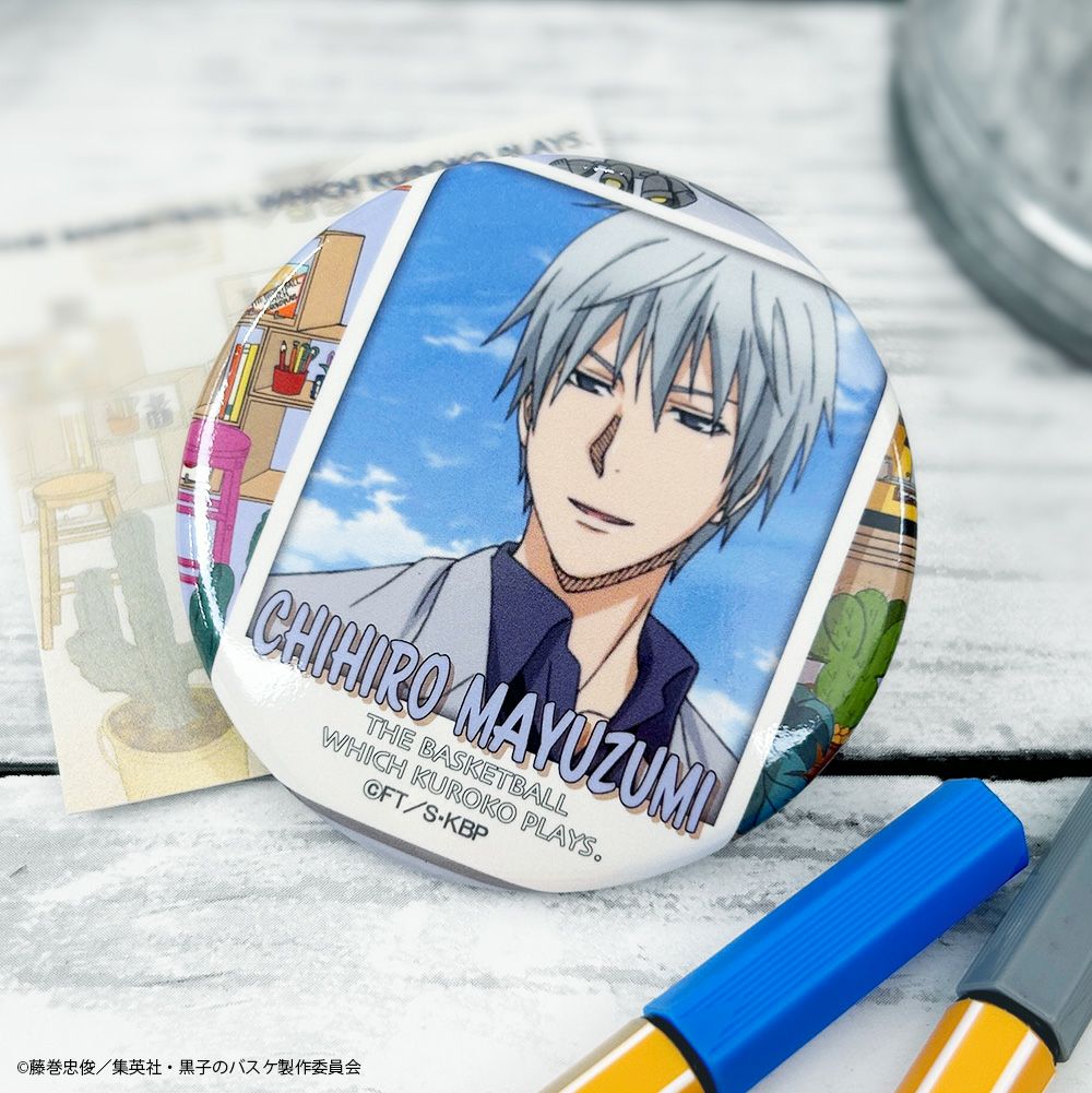 黒子のバスケ×文房具カフェ カフェポスターモチーフ 缶バッジ 黛 千尋