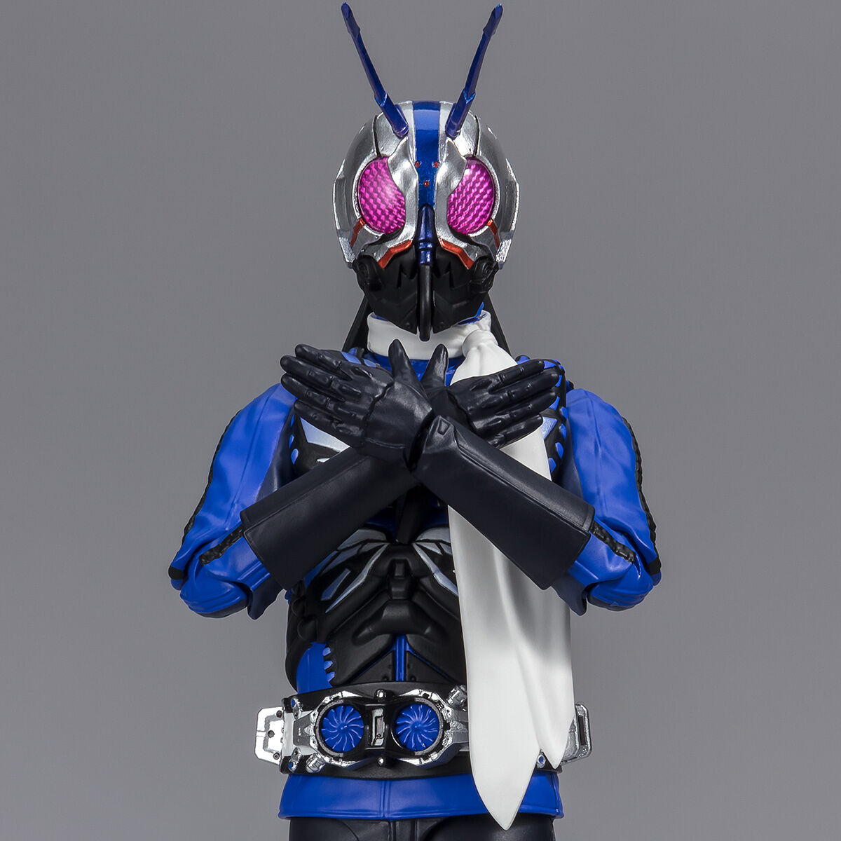 仮面ライダーゼロワン』飛電或人が変身した仮面ライダーゼロツーがS.H.
