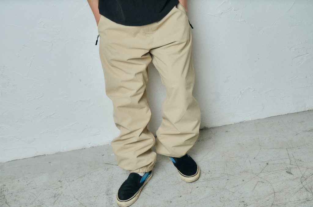 工藤洸平が手掛けるアパレルブランド発のスノーウエア NOMADIK「GRIND