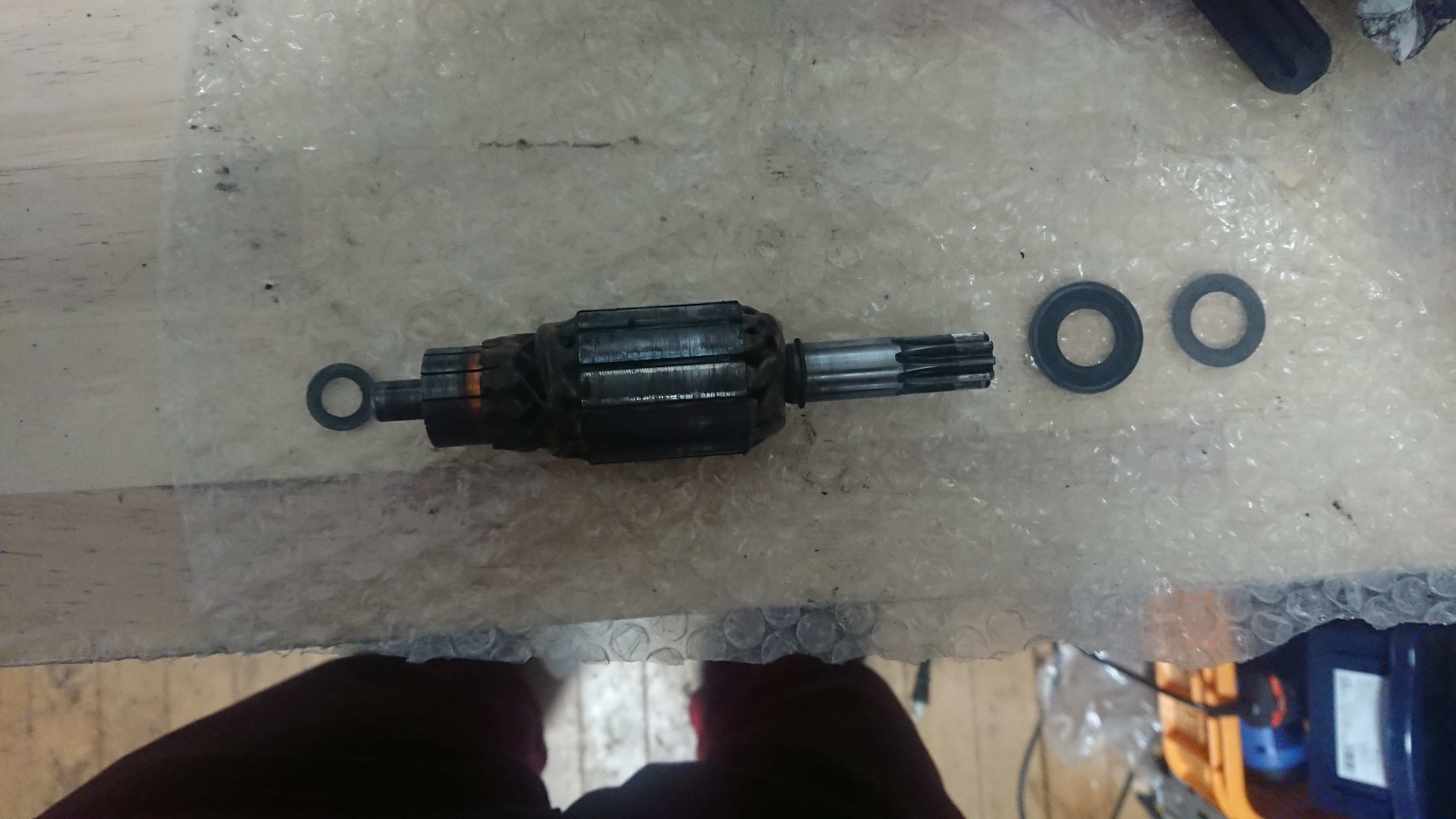 GSX250Eザリのセルモーター修理と電圧低下の原因。純正部品の流用