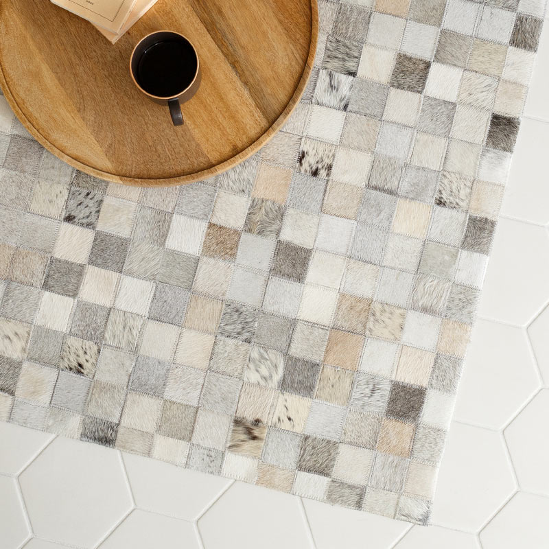 上質カウレザー] パッチワークのカウハイドラグ グレー / UC672 | ボー