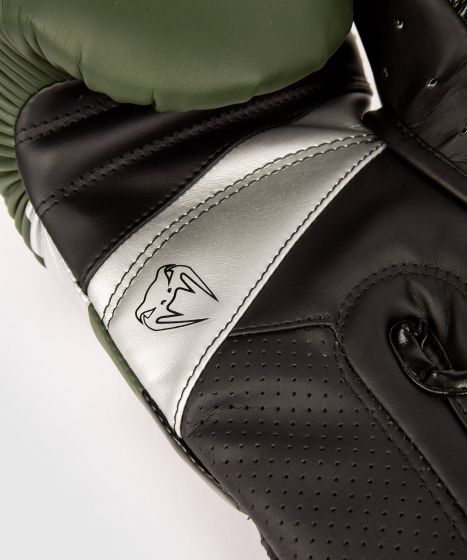 VENUM ELITE EVO ボクシンググローブ - カーキ/シルバー | BEEST