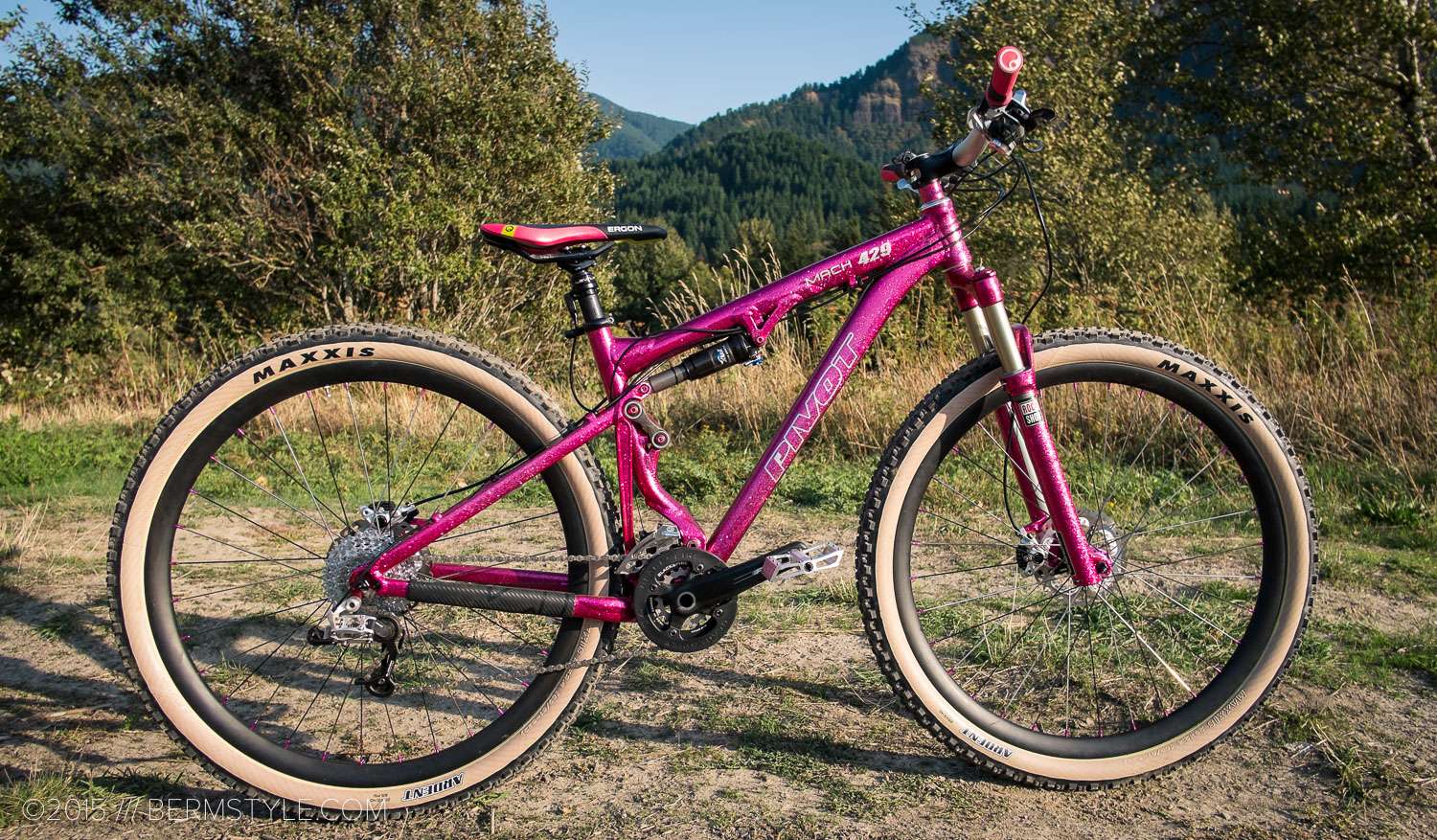 Bike Check: Melanie's Pink Pivot 429 – Bermstyle
