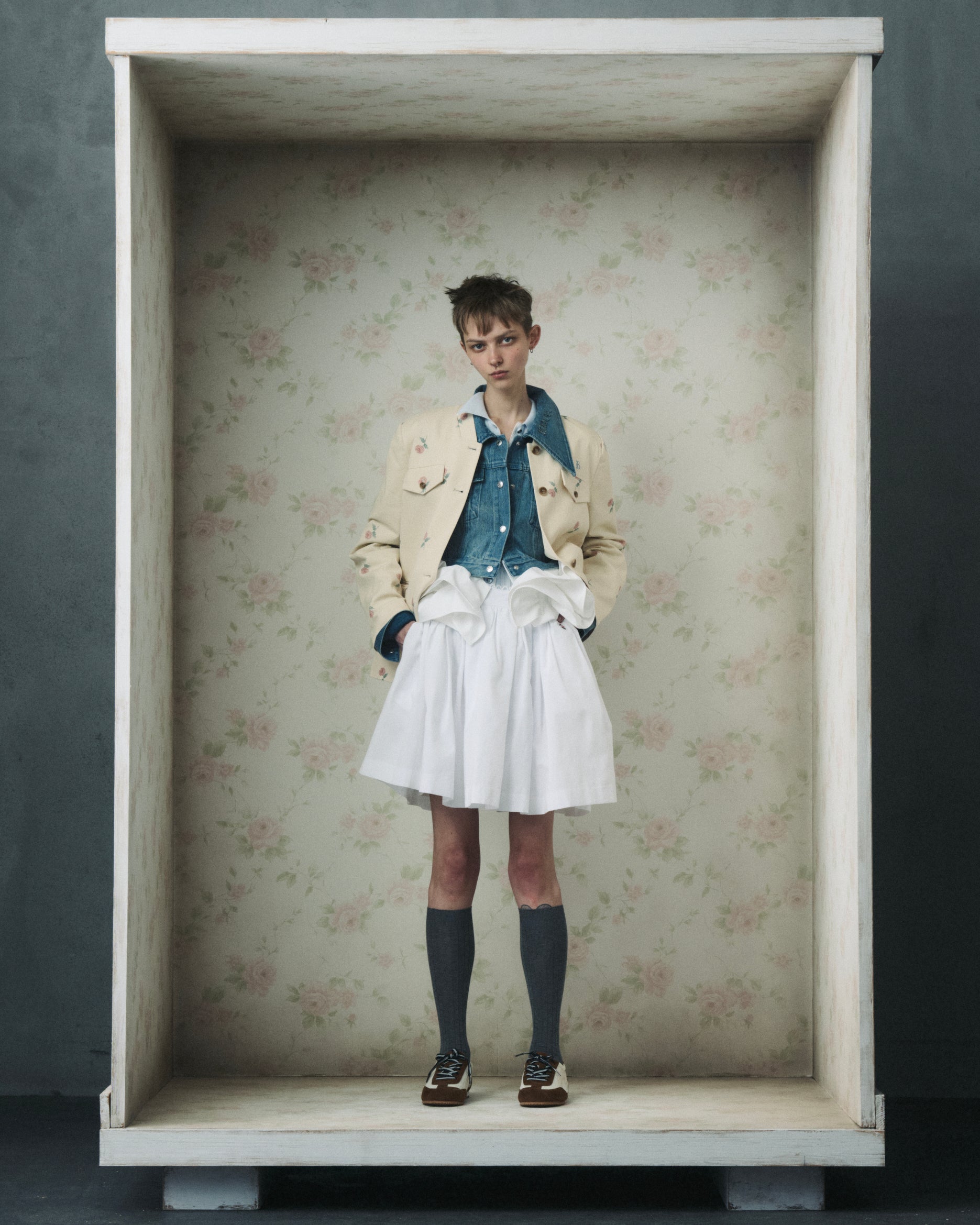 biby AMELIE POUPARIN フリル付きトップス biby AMELIE POUPARIN