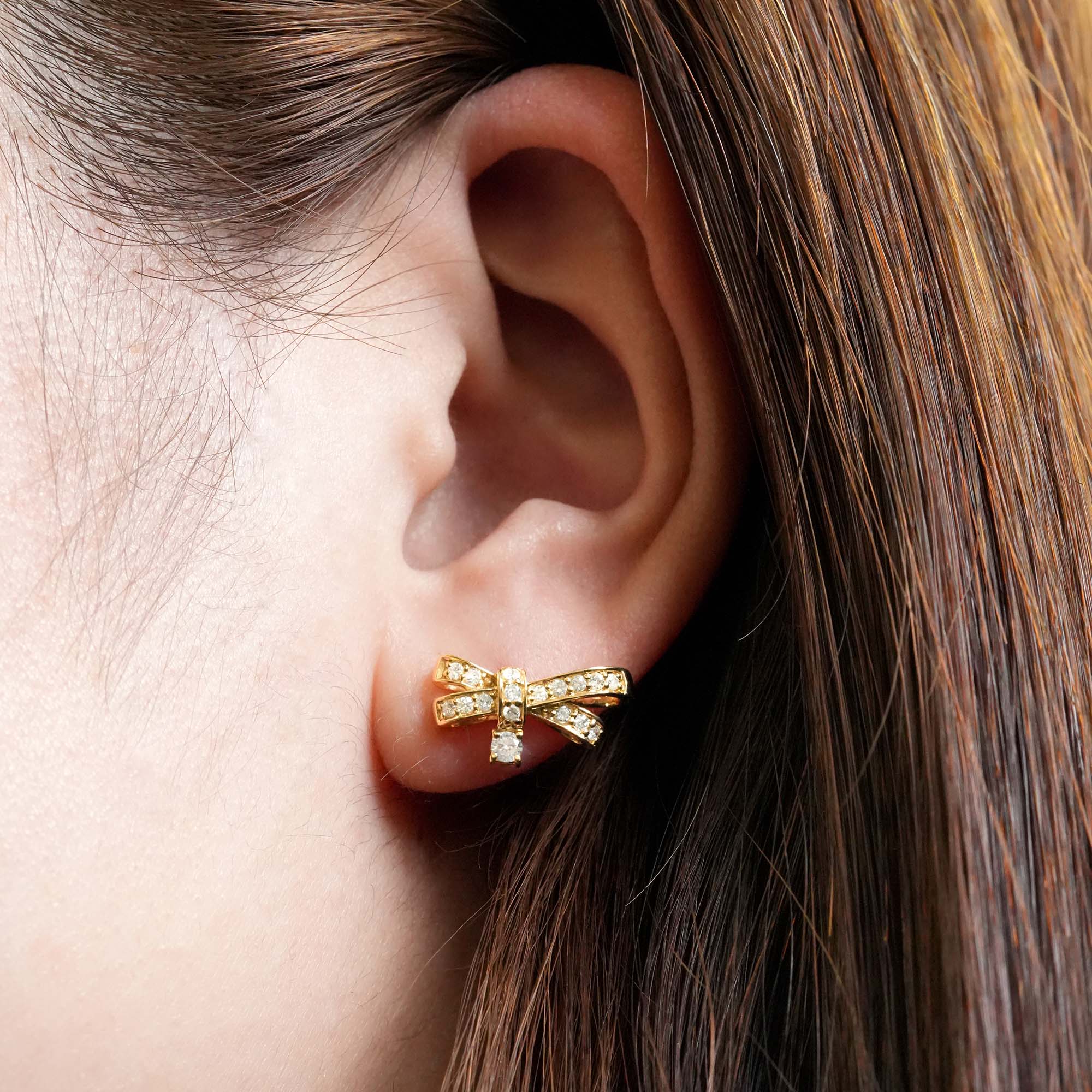 リボンダイヤモンドピアス – 18Kホワイトゴールド/イエローゴールド
