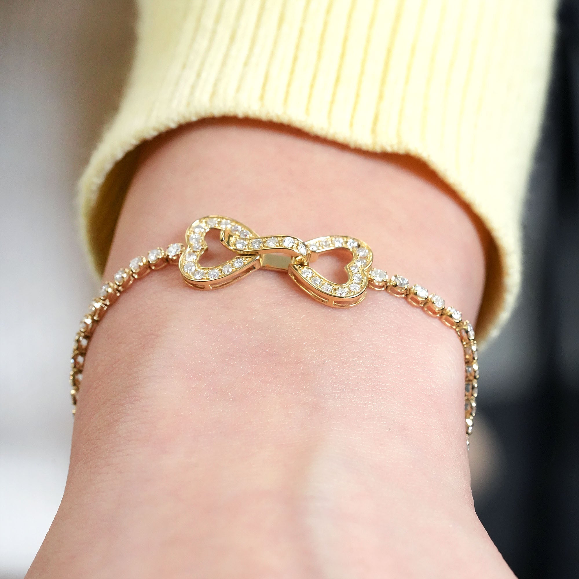 ダブルハートモチーフ ダイヤモンドブレスレット – K18YG、2.0カラット