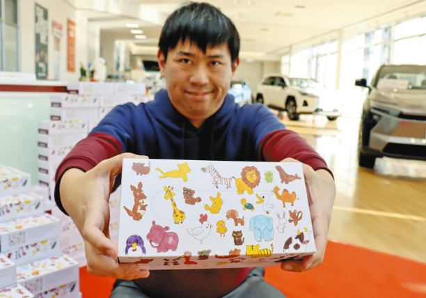 障害者のアートを販促品に 岐阜トヨタがティッシュ箱製作：ニュース
