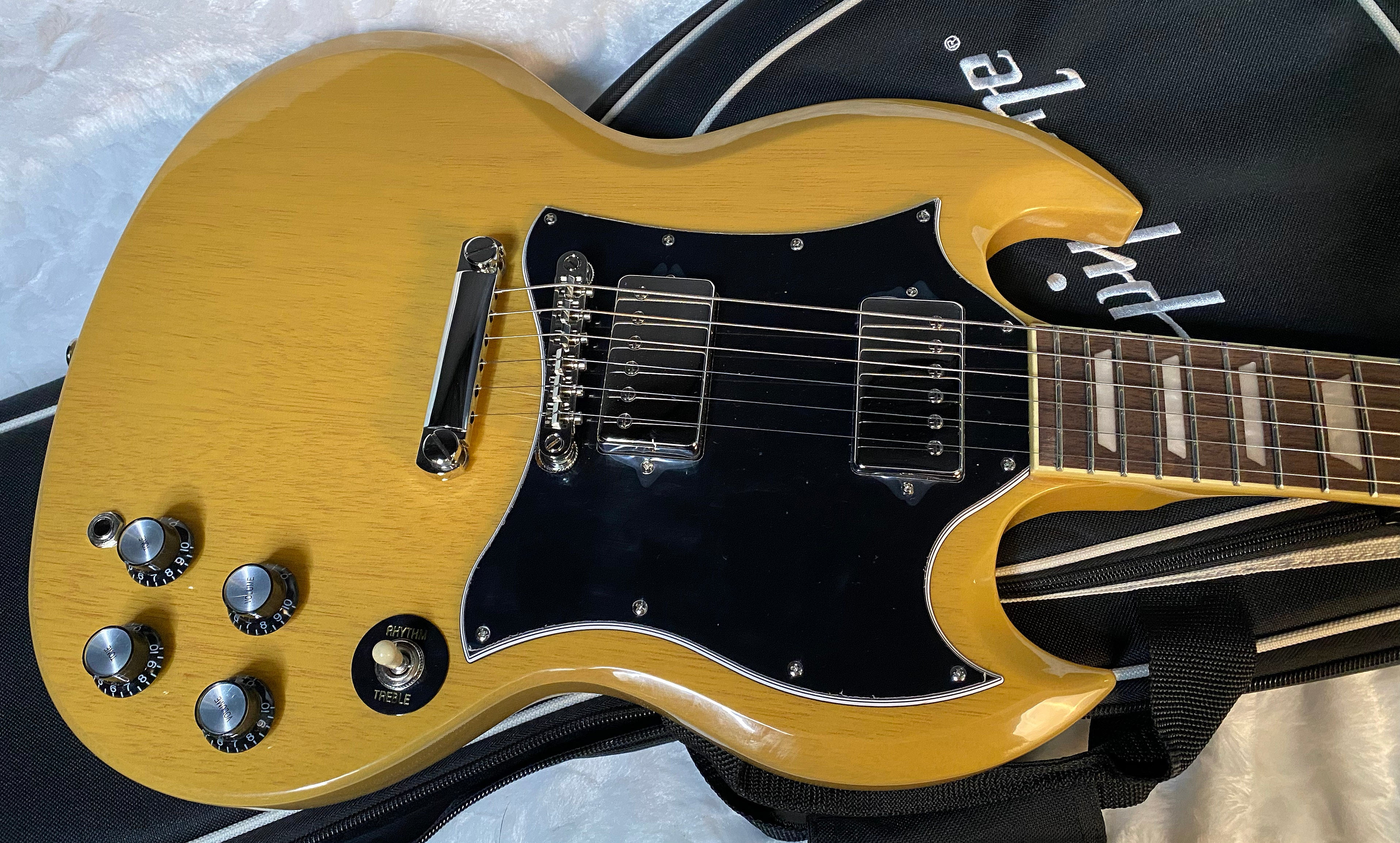 NEW ! Epiphone SG Standard Electric Guitar - TV Yellow - Gig Bag