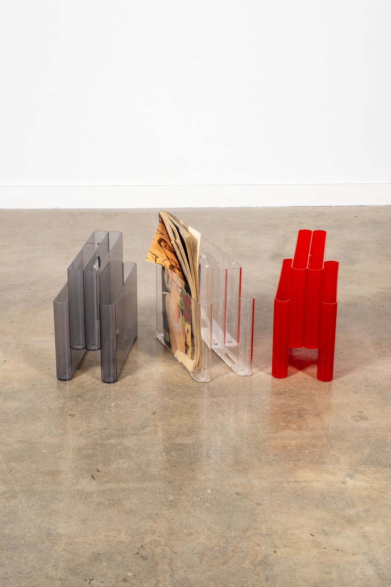 Kartell Model 4676 Magazine Holder | Bonne Choice