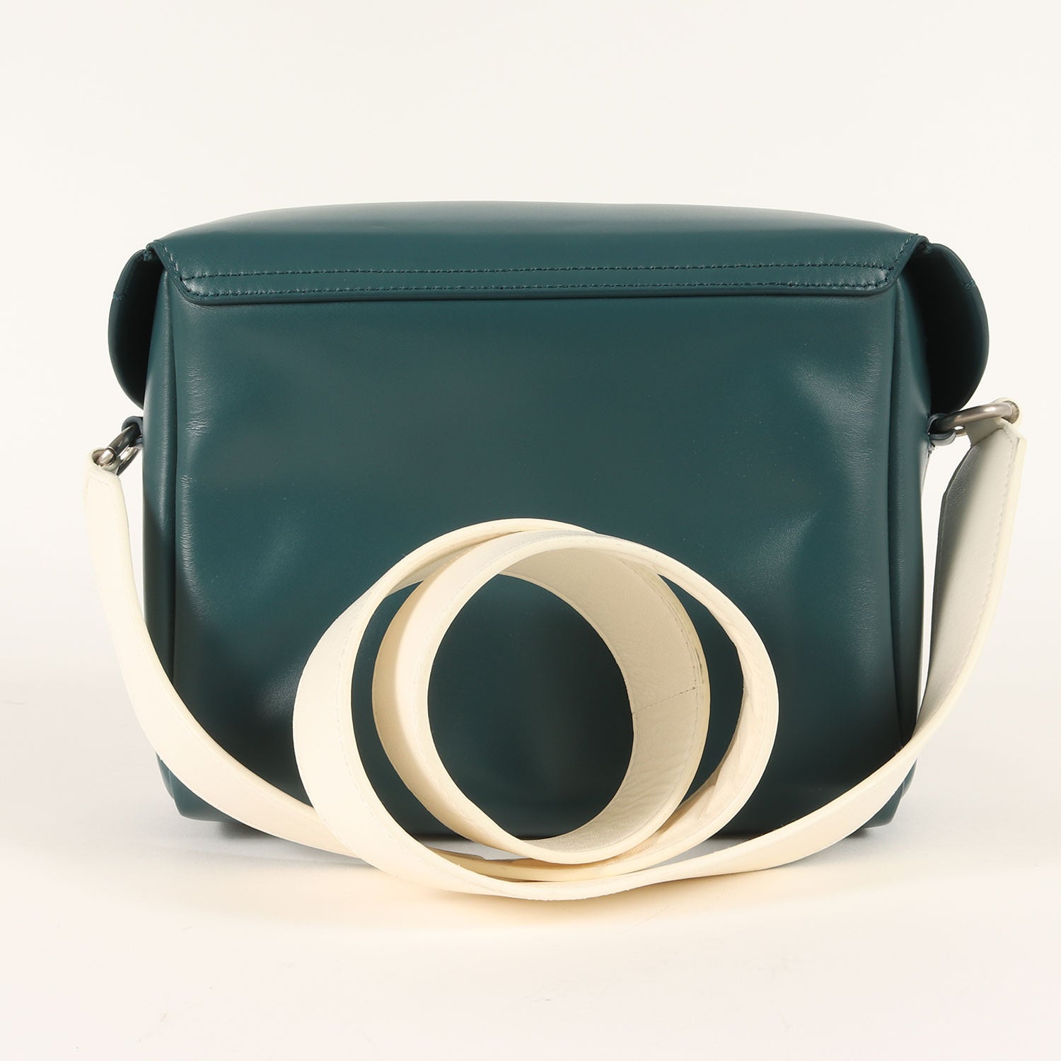 エンボスロゴ ストラップ クロスボディ バッグ (LID CROSSBODY W/WIDE