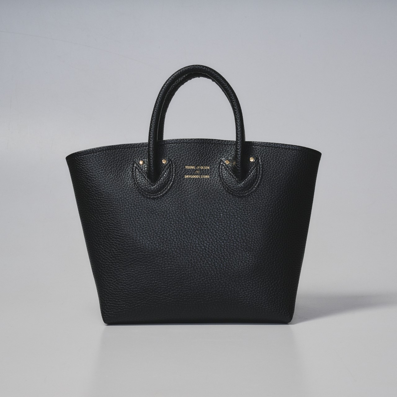 3289円で買える「ヤングアンドオルセン」の洗練トート。仕事に遊びに大