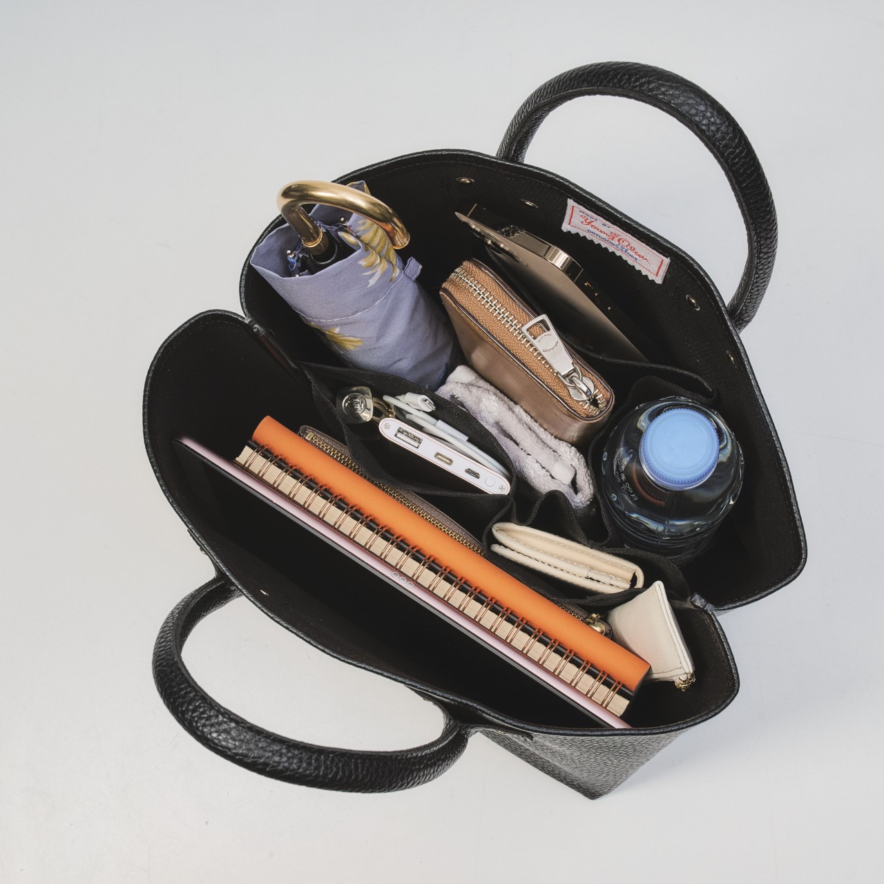 3289円で買える「ヤングアンドオルセン」の洗練トート。仕事に遊びに大