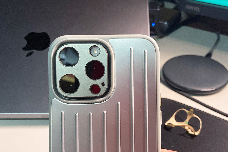 iPhone 15 Pro MAXのRIMOWA（リモワ）のケースのレビュー。なぜ、そこ