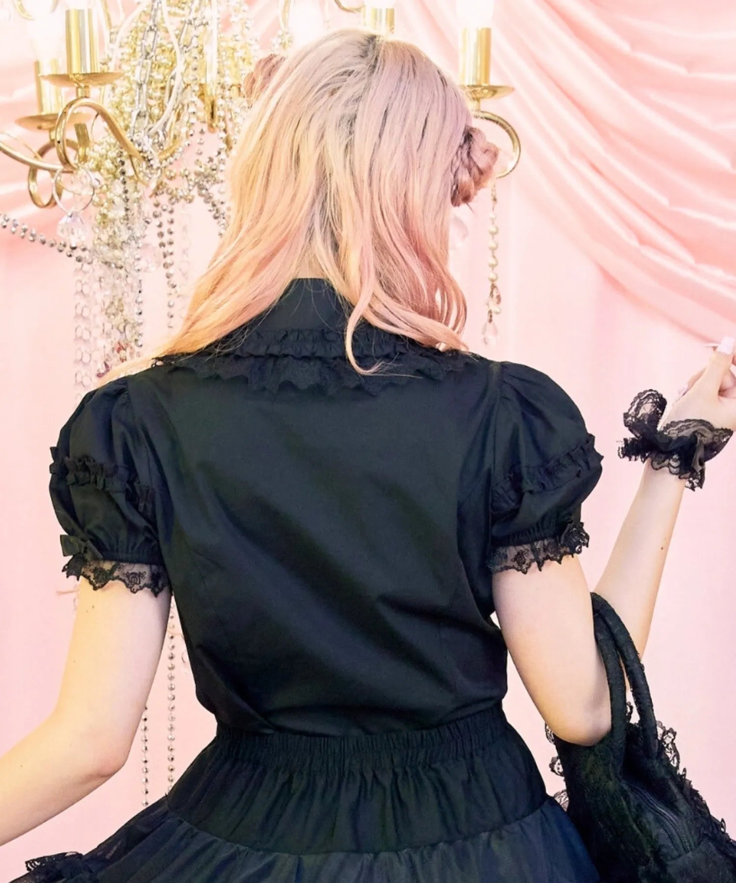 Frilled blouse with pearl | BODYLINE & LunaBelle