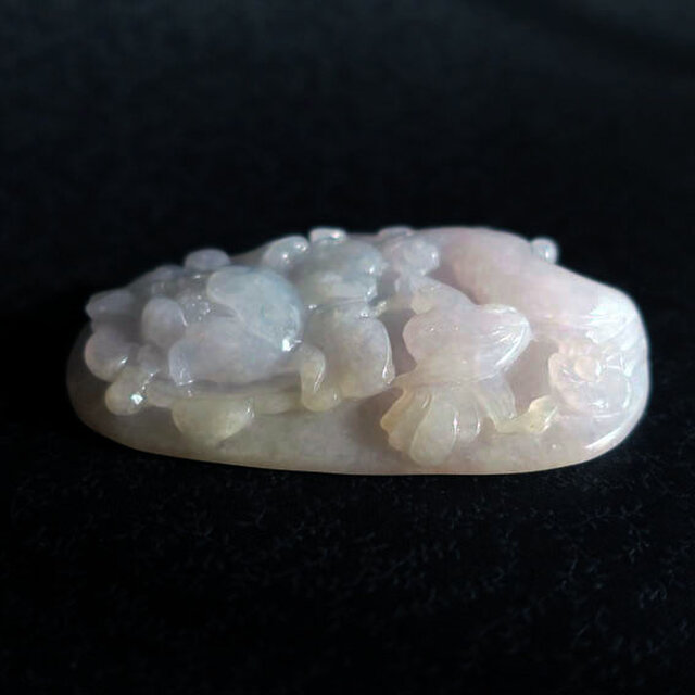 本翡翠 バイカラー ジェイド 花鳥 天然石カービング ミャンマー産