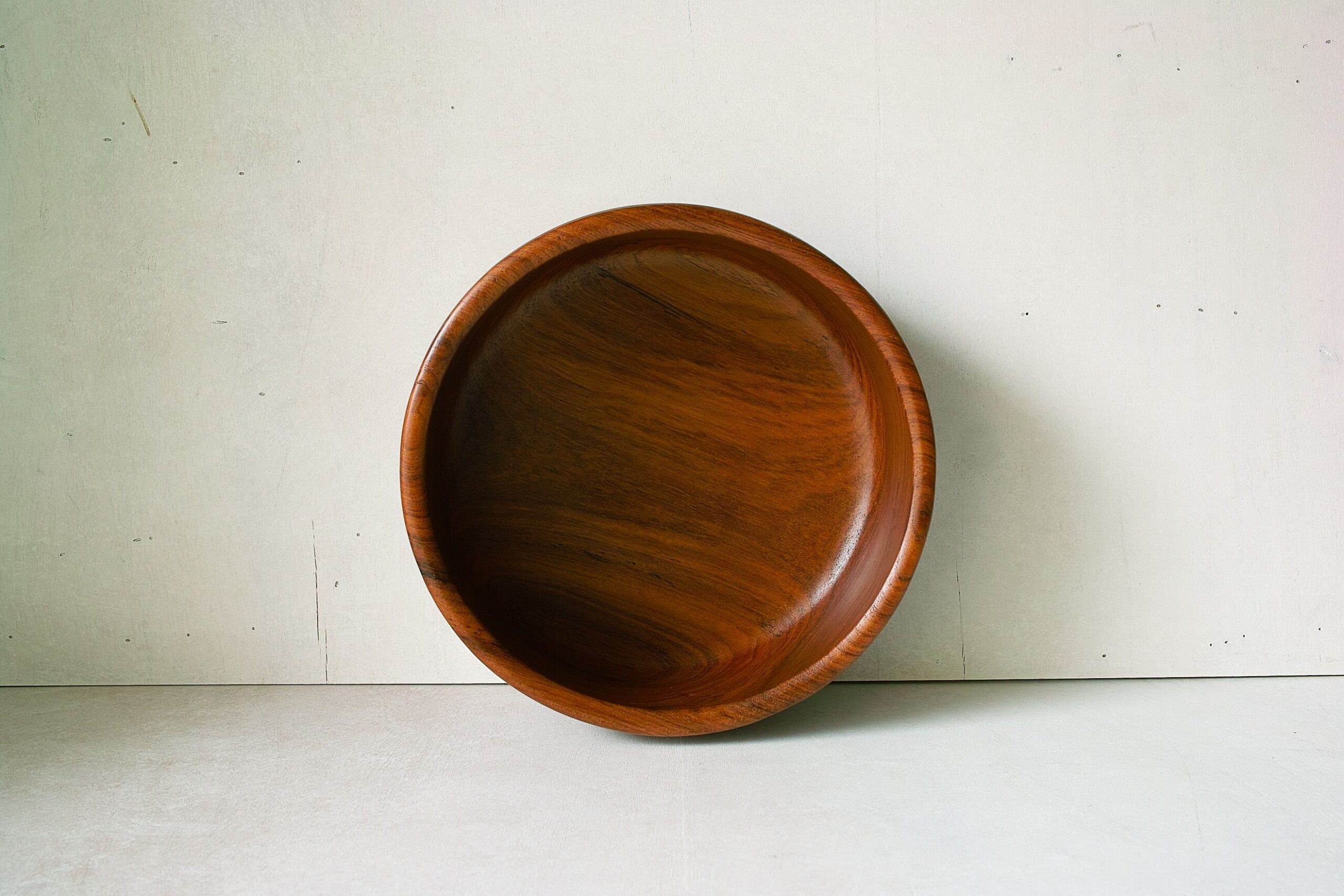 No.7722「チークの大きなボウル：無垢材 削り出し」（直径25.5cm）SOLD